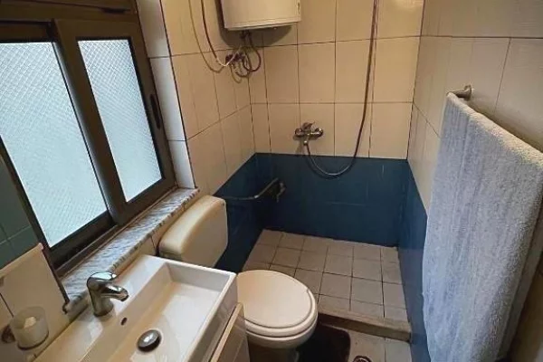 Shtepi me qera Apartament ne Tirane, 1+1, Mobilimi E mobiluar, Pagesa 40,000  Leke.