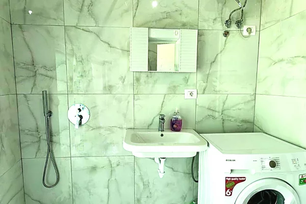 Shtepi me qera Apartament ne Tirane, Garsoniere, Mobilimi E mobiluar, Pagesa 35,000  Leke.