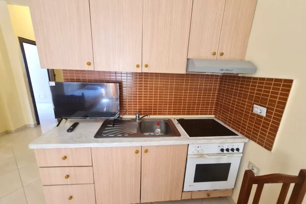 Shtepi me qera Apartament ne Tirane, Garsoniere, Mobilimi E mobiluar, Pagesa 30,000  Leke.