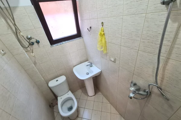 Shtepi me qera Apartament ne Tirane, Garsoniere, Mobilimi E mobiluar, Pagesa 30,000  Leke.