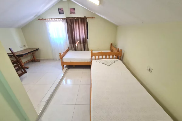 Shtepi me qera Apartament ne Tirane, Garsoniere, Mobilimi E mobiluar, Pagesa 25,000  Leke.