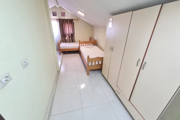 Shtepi me qera Apartament ne Tirane, Garsoniere, Mobilimi E mobiluar, Pagesa 25,000  Leke.