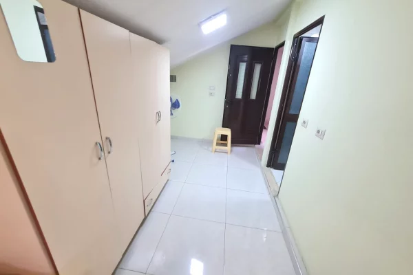 Shtepi me qera Apartament ne Tirane, Garsoniere, Mobilimi E mobiluar, Pagesa 25,000  Leke.