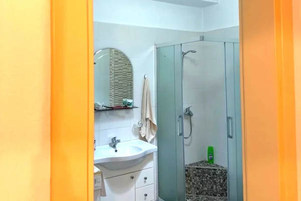 Shtepi me qera Apartament ne Tirane, 1+1, Mobilimi E mobiluar, Pagesa 38,000  Leke.