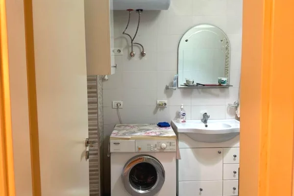 Shtepi me qera Apartament ne Tirane, 1+1, Mobilimi E mobiluar, Pagesa 38,000  Leke.