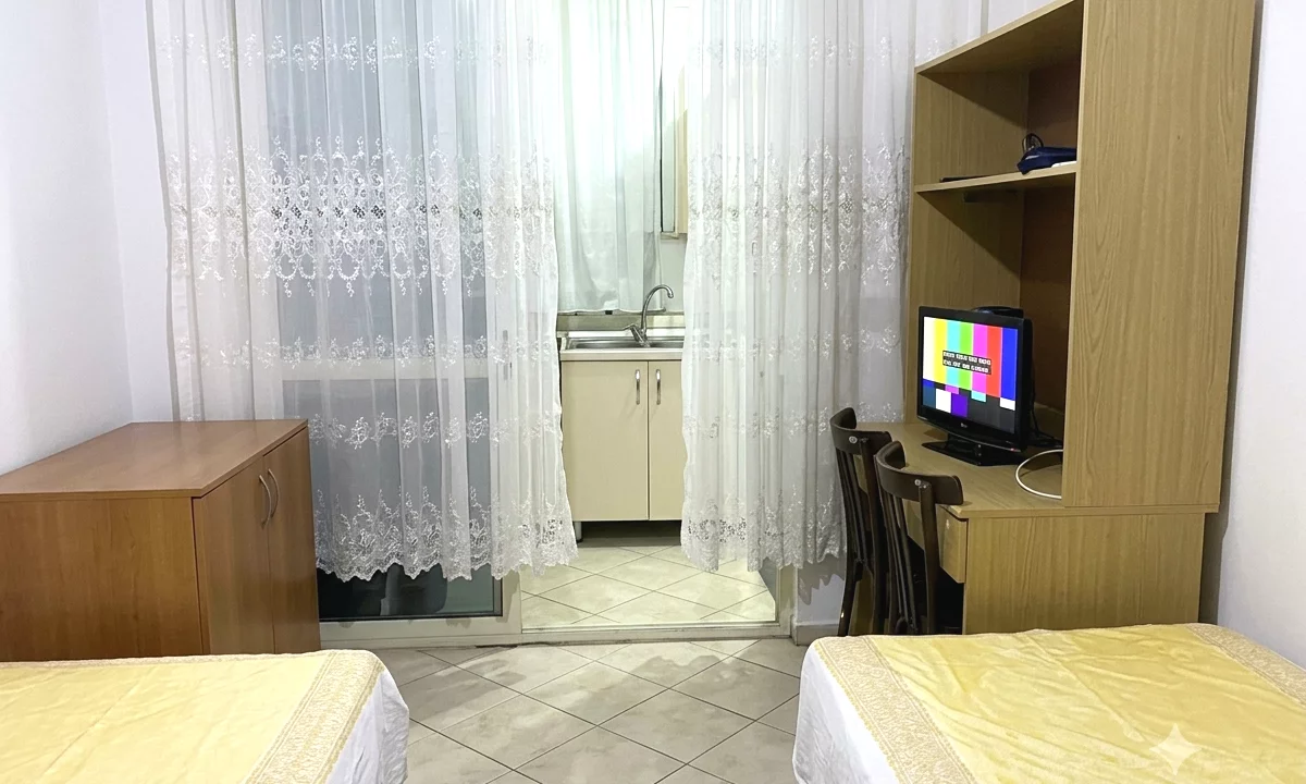 Shtepi me qera Apartament ne Tirane, Garsoniere, Mobilimi E mobiluar, Pagesa 30,000  Leke.