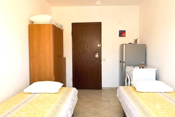 Shtepi me qera Apartament ne Tirane, Garsoniere, Mobilimi E mobiluar, Pagesa 30,000  Leke.