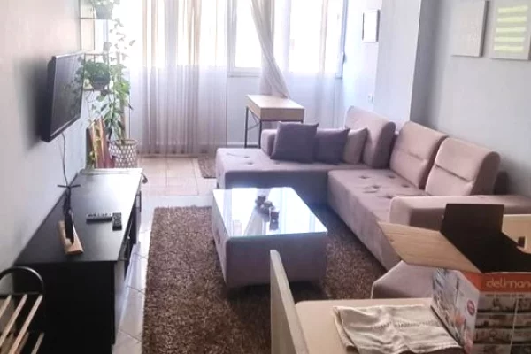 Shtepi me qera Apartament ne Tirane, 1+1, Mobilimi E mobiluar, Pagesa 600  Euro.