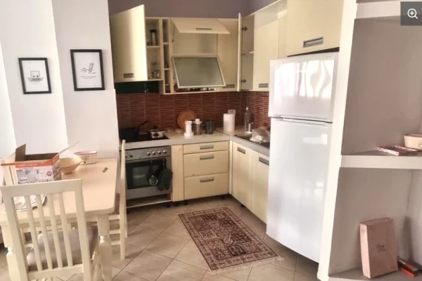 Shtepi me qera Apartament ne Tirane, 1+1, Mobilimi E mobiluar, Pagesa 600  Euro.