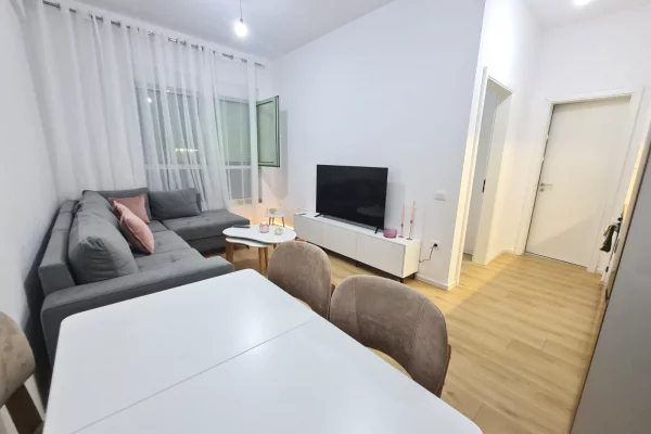 Shtepi me qera Apartament ne Tirane, 1+1, Mobilimi E mobiluar, Pagesa 430  Euro.