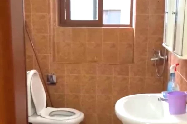 Shtepi me qera Apartament ne Tirane, 1+1, Mobilimi E mobiluar, Pagesa 40,000  Leke.