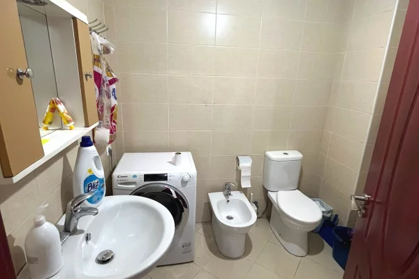 Shtepi me qera Apartament ne Tirane, 2+1, Mobilimi E mobiluar, Pagesa 45,000  Leke.