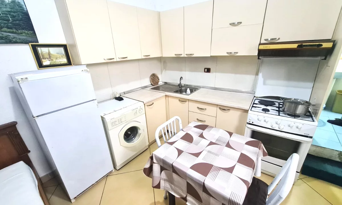 Shtepi me qera Apartament ne Tirane, Garsoniere, Mobilimi E mobiluar, Pagesa 28,000  Leke.