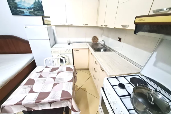 Shtepi me qera Apartament ne Tirane, Garsoniere, Mobilimi E mobiluar, Pagesa 28,000  Leke.