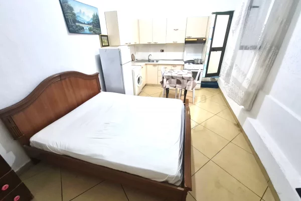 Shtepi me qera Apartament ne Tirane, Garsoniere, Mobilimi E mobiluar, Pagesa 28,000  Leke.