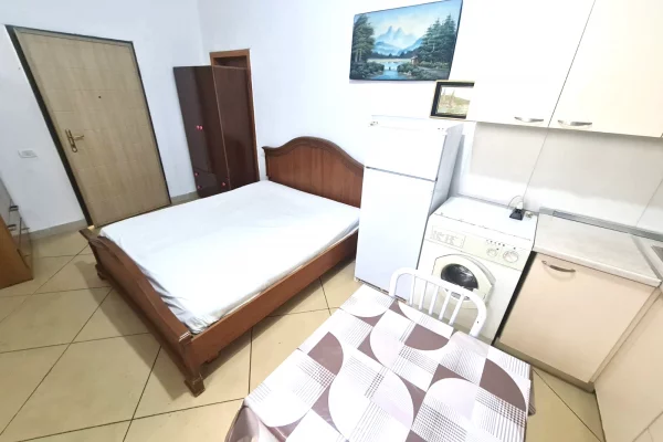 Shtepi me qera Apartament ne Tirane, Garsoniere, Mobilimi E mobiluar, Pagesa 28,000  Leke.