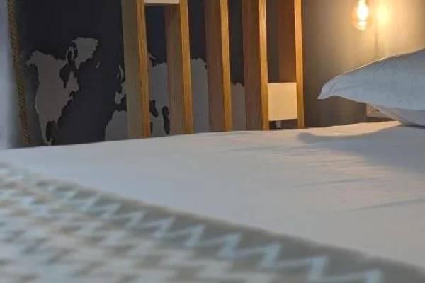 Shtepi me qera Duplex(shtepi me 2 kate) ne Tirane, 1+1, Mobilimi E mobiluar, Pagesa 45,000  Leke.