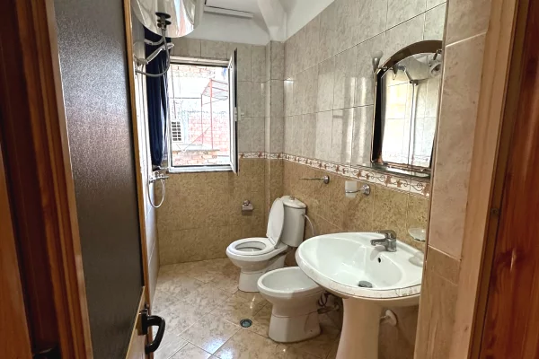Shtepi me qera Apartament ne Tirane, 1+1, Mobilimi E mobiluar, Pagesa 40,000  Leke.