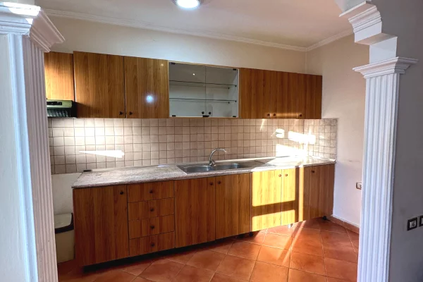 Shtepi me qera Apartament ne Tirane, 1+1, Mobilimi E mobiluar, Pagesa 40,000  Leke.