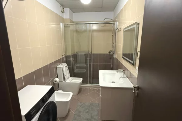 Shtepi me qera Apartament ne Tirane, 2+1, Mobilimi E mobiluar, Pagesa 75,000  Leke.