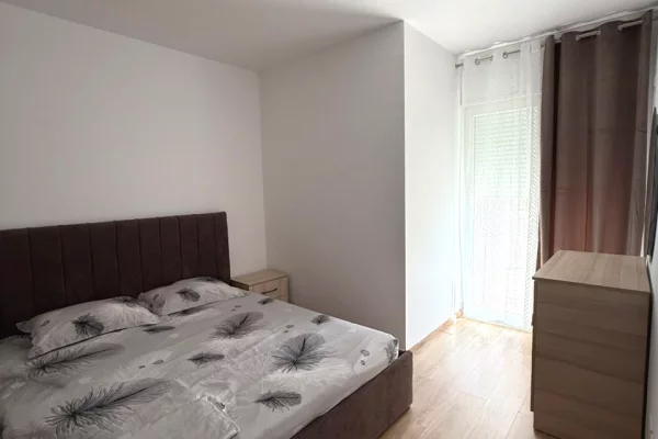 Shtepi me qera Apartament ne Tirane, 2+1, Mobilimi E mobiluar, Pagesa 75,000  Leke.