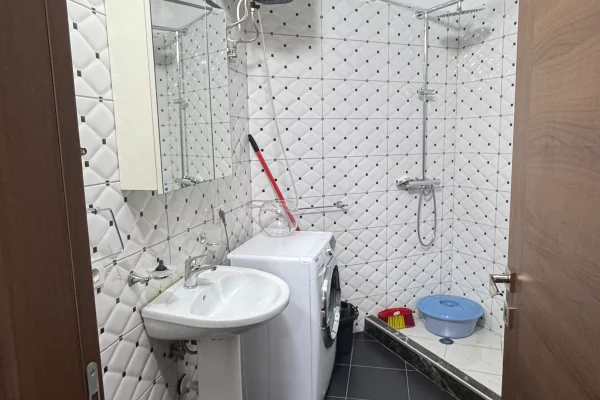 Shtepi me qera Apartament ne Tirane, 1+1, Mobilimi E mobiluar, Pagesa 60,000  Leke.