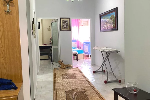 Shtepi me qera Apartament ne Tirane, 2+1, Mobilimi E mobiluar, Pagesa 55,000  Leke.