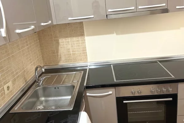 Shtepi me qera Apartament ne Tirane, 1+1, Mobilimi E mobiluar, Pagesa 40,000  Leke.