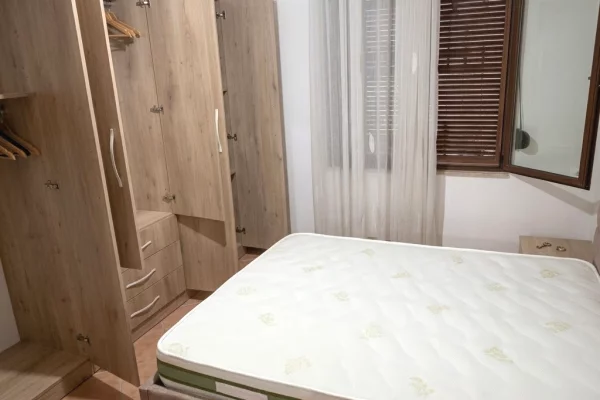 Shtepi me qera Apartament ne Tirane, 1+1, Mobilimi E mobiluar, Pagesa 40,000  Leke.