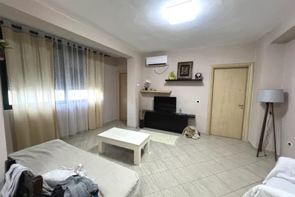 Shtepi me qera 2+1 ne Tirane - 65,000 Leke