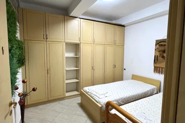 Shtepi me qera Apartament ne Tirane, 2+1, Mobilimi E mobiluar, Pagesa 65,000  Leke.