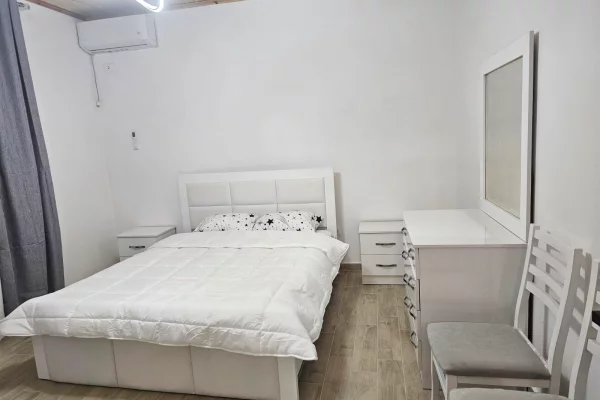 Shtepi me qera Apartament ne Tirane, 1+1, Mobilimi E mobiluar, Pagesa 45,000  Leke.