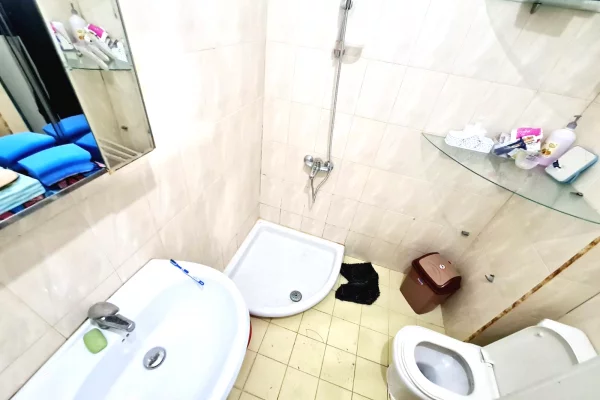 Shtepi me qera Apartament ne Tirane, 1+1, Mobilimi E mobiluar, Pagesa 40,000  Leke.