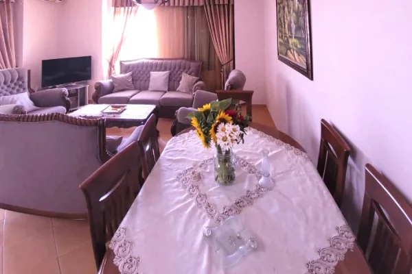 Shtepi me qera Apartament ne Tirane, 2+1, Mobilimi E mobiluar, Pagesa 700  Euro.