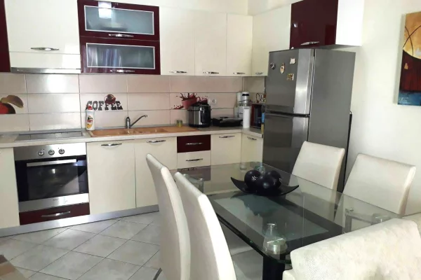 Shtepi me qera Apartament ne Tirane, 2+1, Mobilimi E mobiluar, Pagesa 45,000  Leke.