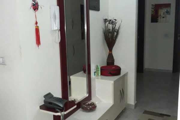 Shtepi me qera Apartament ne Tirane, 2+1, Mobilimi E mobiluar, Pagesa 45,000  Leke.