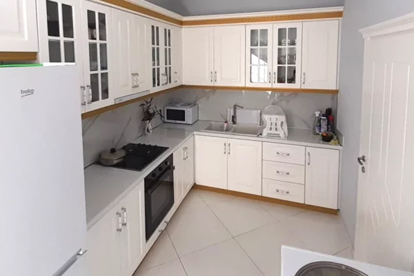 Shtepi me qera Shtepi Private ne Tirane, 4+1, Mobilimi E mobiluar, Pagesa 150,000  Leke.