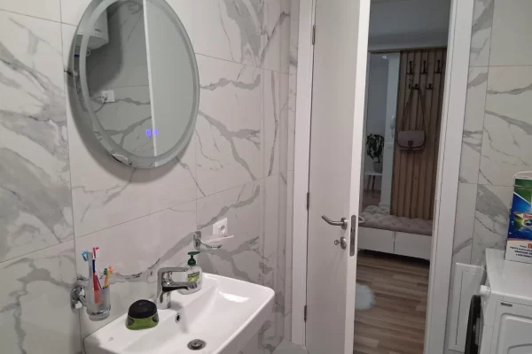 Shtepi me qera Apartament ne Tirane, 2+1, Mobilimi E mobiluar, Pagesa 550  Euro.