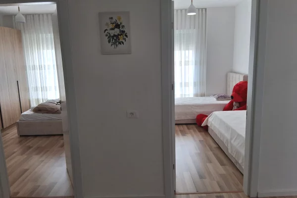 Shtepi me qera Apartament ne Tirane, 2+1, Mobilimi E mobiluar, Pagesa 550  Euro.