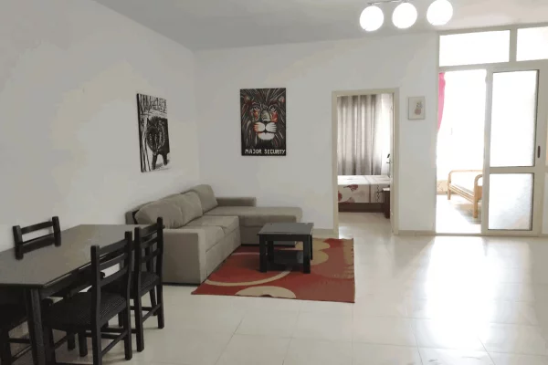 Shtepi me qera 2+1 ne Tirane - 42,000 Leke