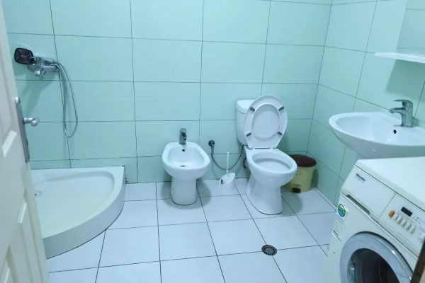 Shtepi me qera Apartament ne Tirane, 2+1, Mobilimi E mobiluar, Pagesa 42,000  Leke.