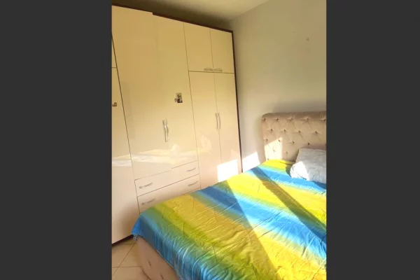 Shtepi me qera Apartament ne Tirane, 2+1, Mobilimi E mobiluar, Pagesa 35,000  Leke.