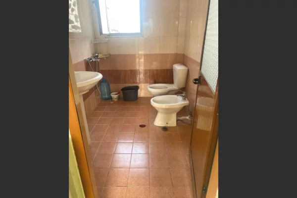 Shtepi me qera Apartament ne Tirane, 2+1, Mobilimi E mobiluar, Pagesa 35,000  Leke.