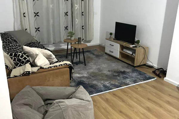 Shtepi ne shitje Apartament ne Tirane, 1+1, Mobilimi E mobiluar, Pagesa 110,000  Euro.