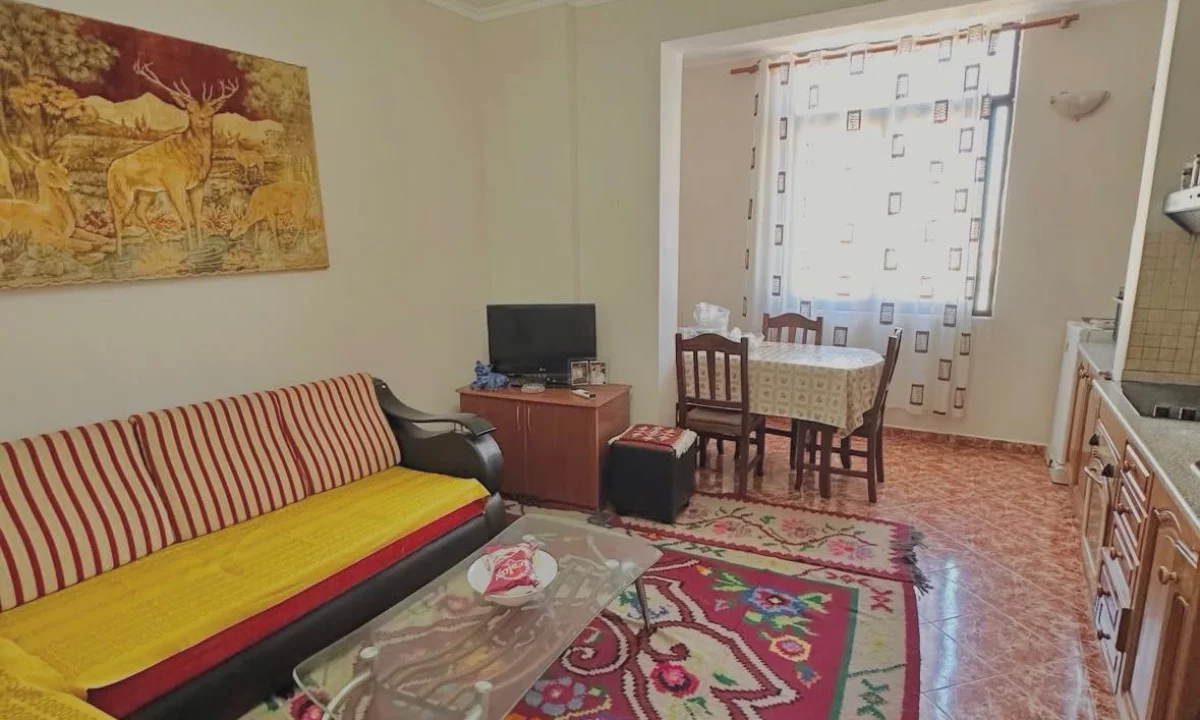 Shtepi ne shitje Apartament ne Tirane, 3+1, Mobilimi E mobiluar, Pagesa 255,000  Euro.