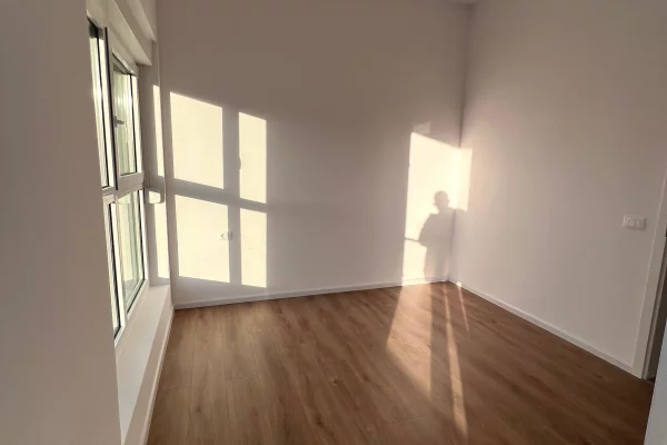 Shtepi me qera Apartament ne Tirane, 1+1, Mobilimi Bosh, pa mobiluar, Pagesa 300  Euro.