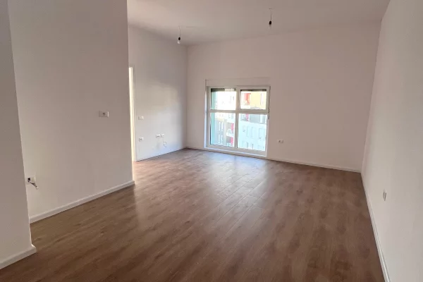 Shtepi me qera Apartament ne Tirane, 1+1, Mobilimi Bosh, pa mobiluar, Pagesa 300  Euro.