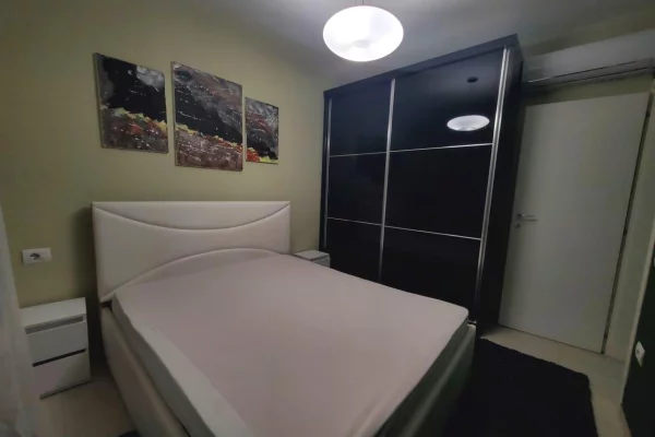 Shtepi me qera Apartament ne Tirane, 2+1, Mobilimi E mobiluar, Pagesa 800  Euro.