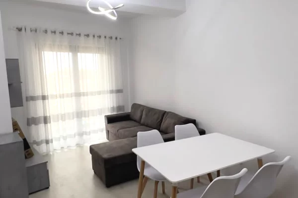 Shtepi me qera Apartament ne Tirane, 2+1, Mobilimi E mobiluar, Pagesa 57,000  Leke.