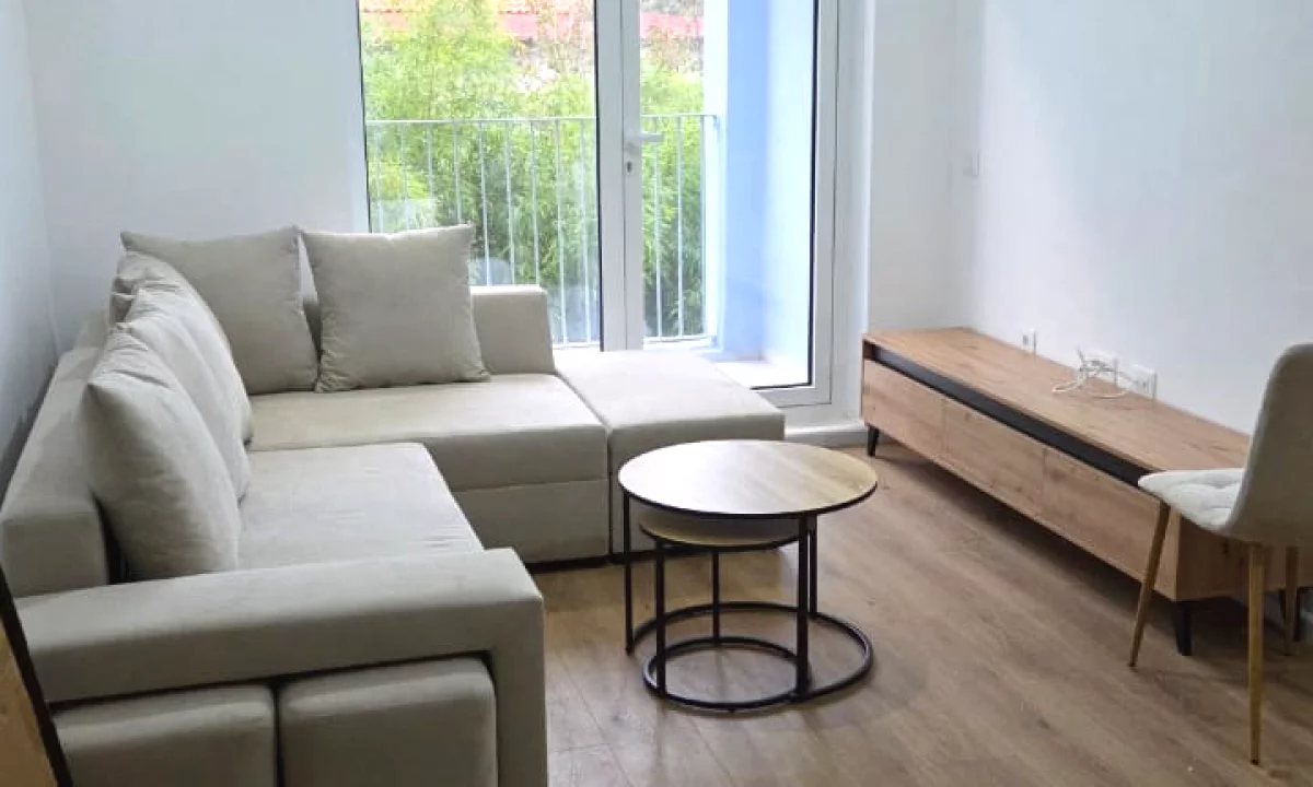 Shtepi me qera Apartament ne Tirane, 1+1, Mobilimi E mobiluar, Pagesa 35,000  Leke.